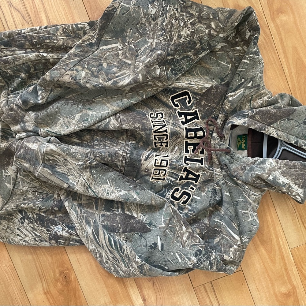 Cabelas Sweater